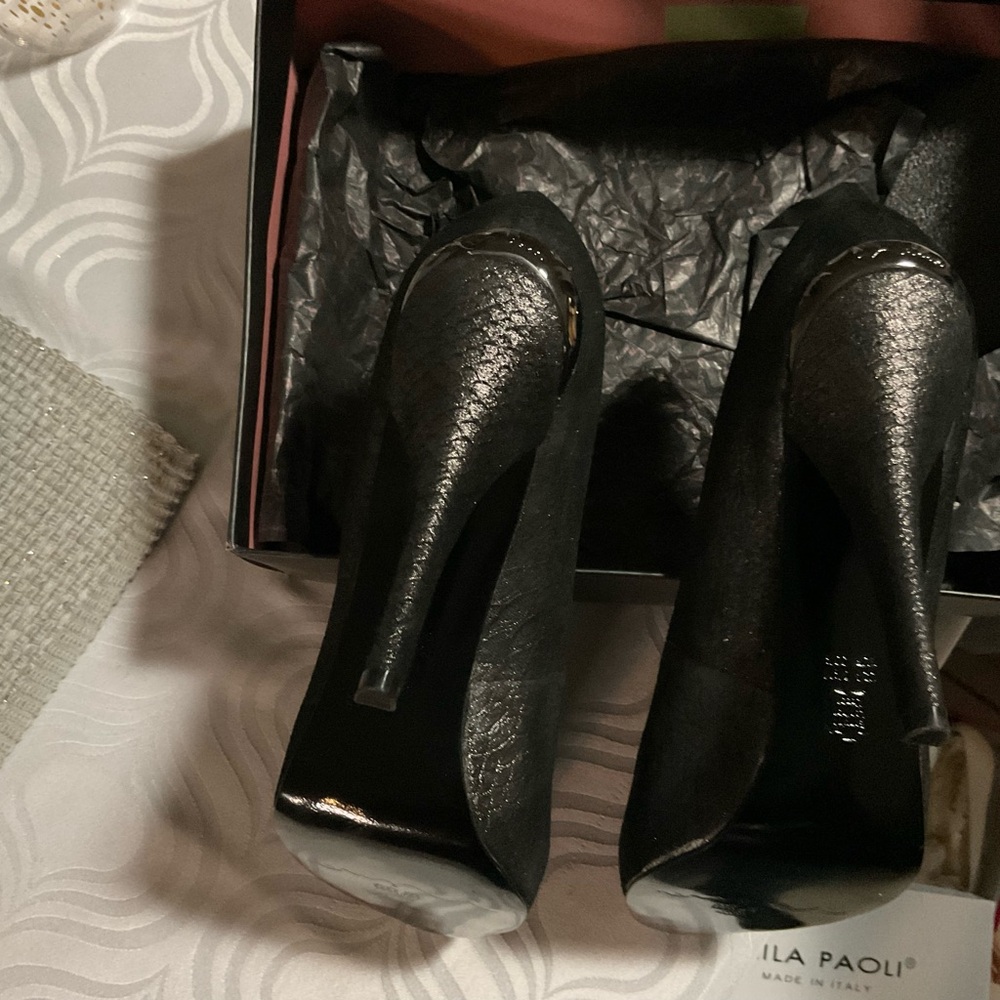 Gorgeous Nina high heel black dress shoes.